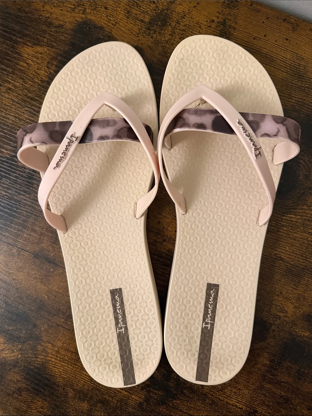 Ipanema Women’s Pale Pink Flip Flop Sandals with Leopard Strap Accent